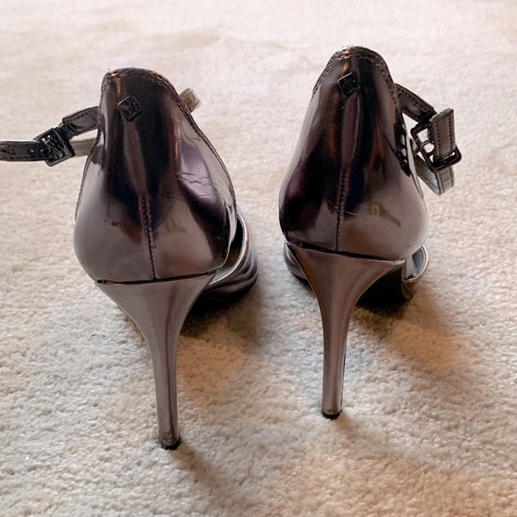 Silver heels - Picture 2 of 12